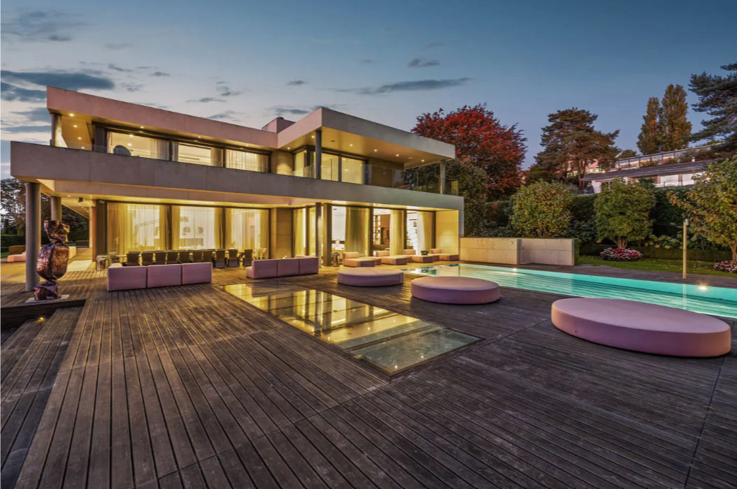 Magnificent waterfront contemporary villa