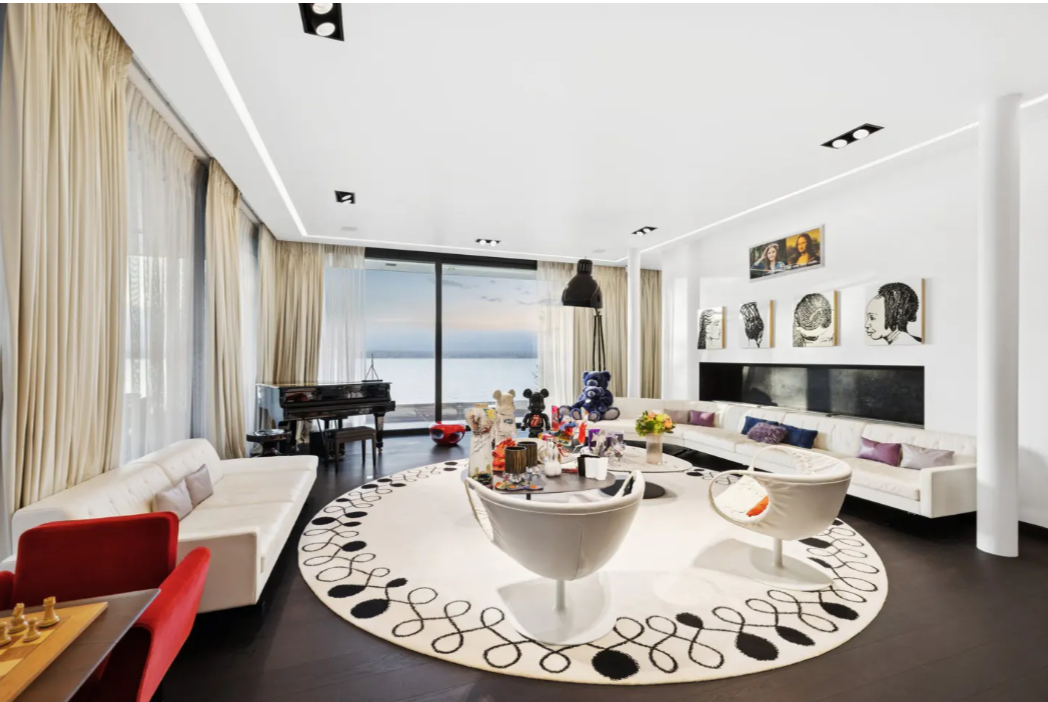 Magnificent waterfront contemporary villa