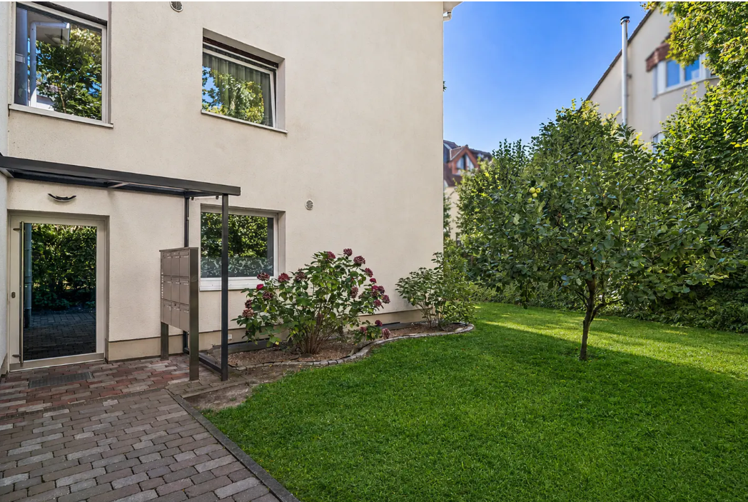 Stylish 3-room apartment with fireplace and balcony in Geneva