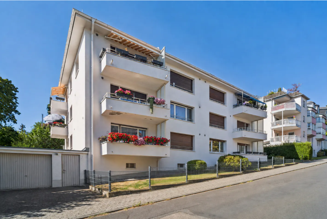 Stylish 3-room apartment with fireplace and balcony in Geneva