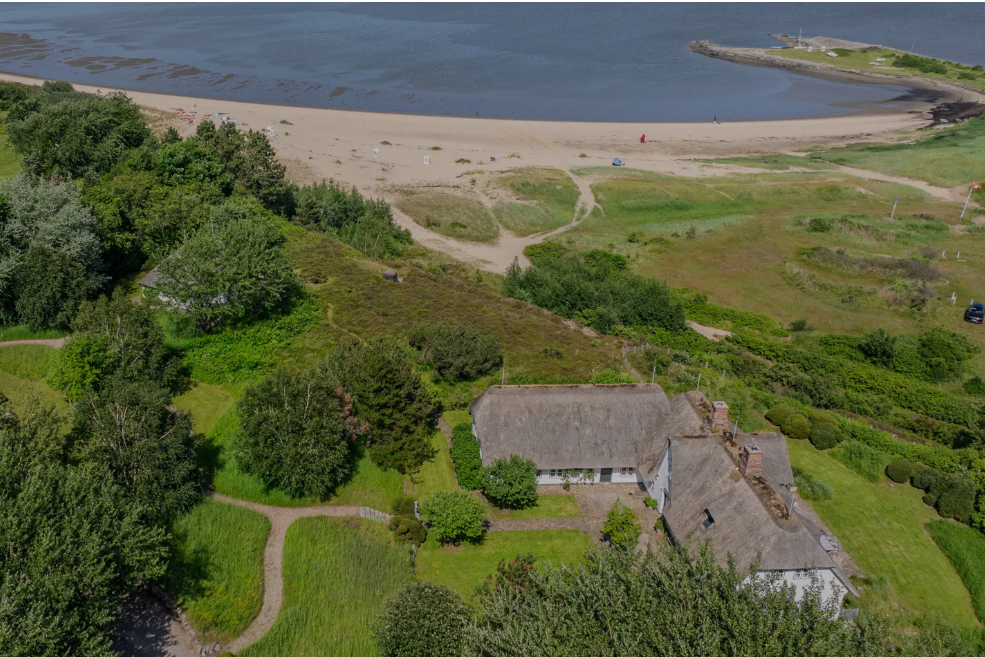 A One-of-a-Kind Location: Exclusive Estate