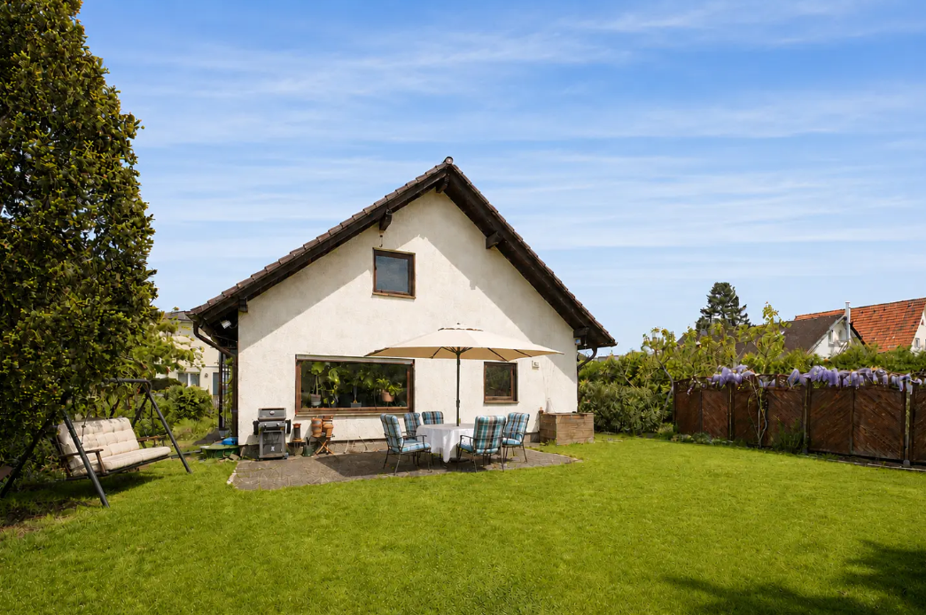 FOREST – WATER – LIVING: Two-Family Home in an Idyllic Tegel Neighborhood