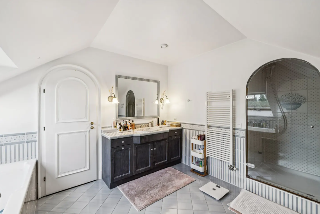 Elegant Family Home in Cologny