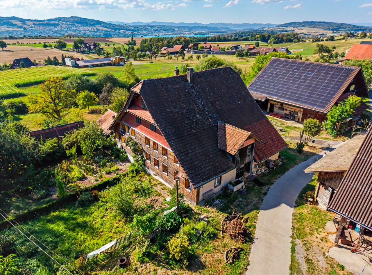 Characterful semi-detached house: privacy, panoramic views & own organic farmland