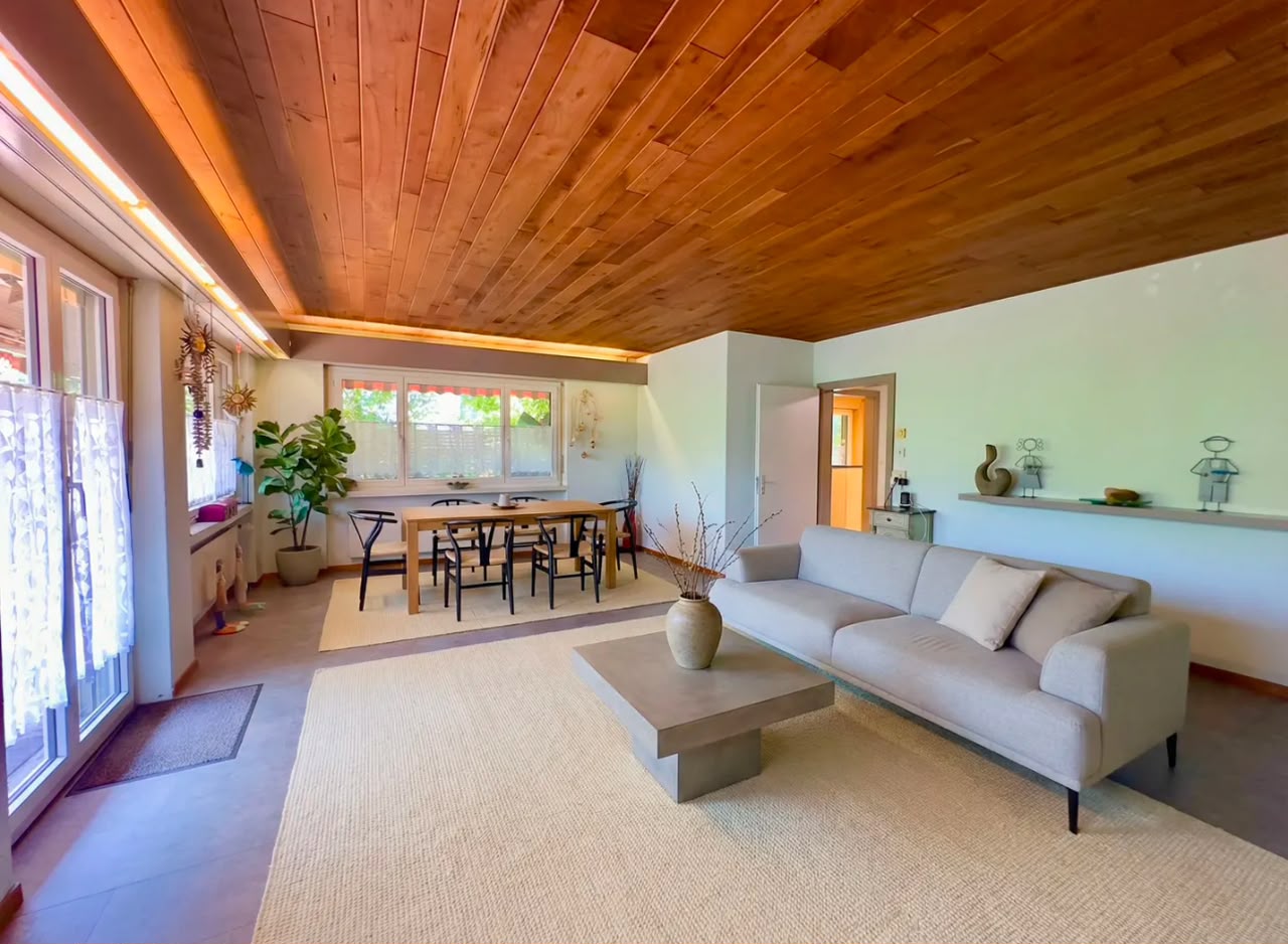 Attractive single-family home with a large plot, privacy & building land reserve!