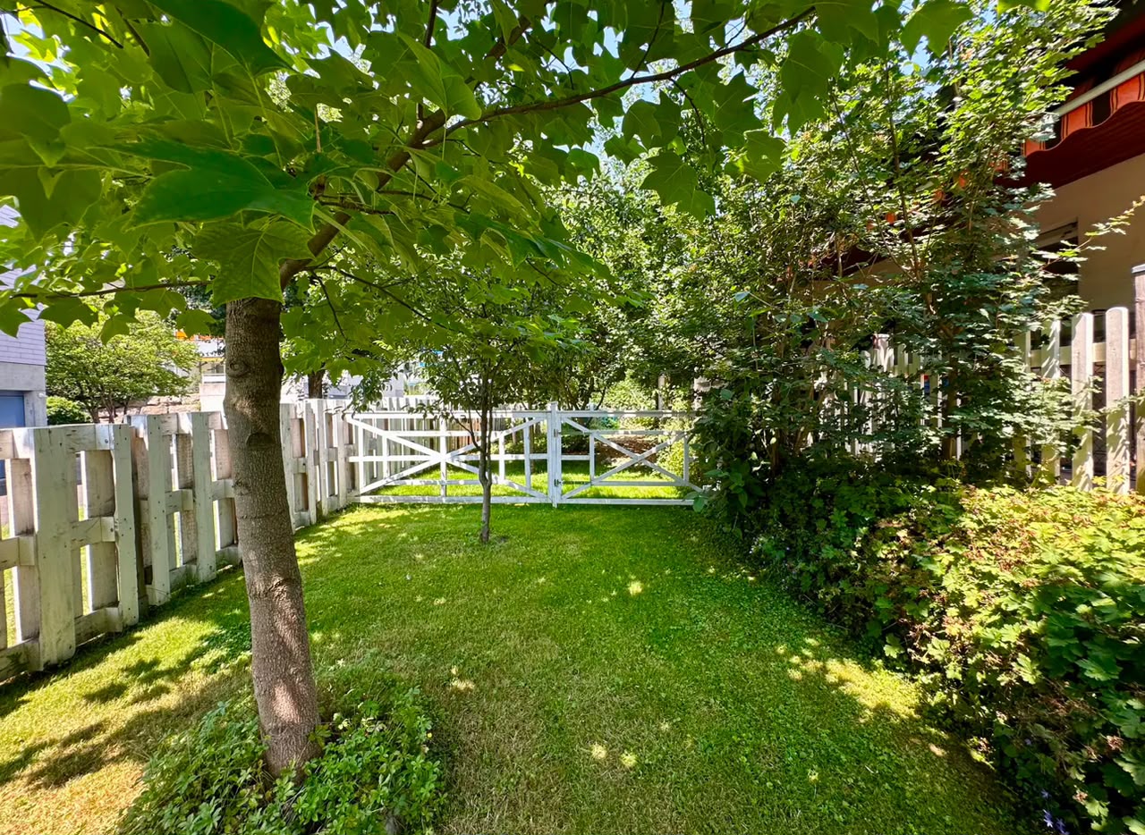Attractive single-family home with a large plot, privacy & building land reserve!