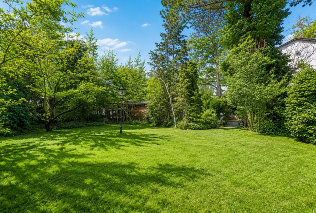 Spacious Detached House with Potential on a Dream Plot